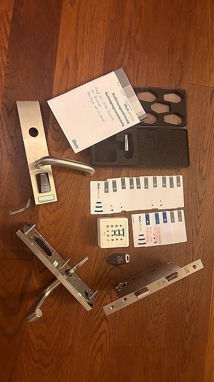 Cadenas: GLUTZeAccess Profi Türcodesystem komplett RFID + Codeschloss – D'occasion à Neuenkirch par Sandra.S.K. 1