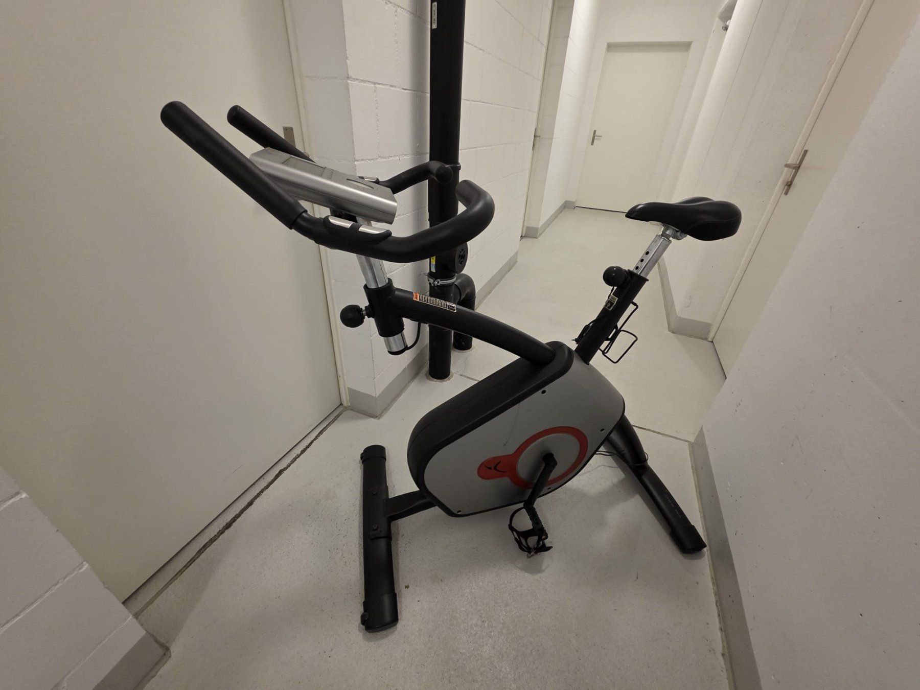 Vélos d'appartement: Heimtrainer + Hanteln, gebraucht – D'occasion à Oberlunkhofen par steggi_93 1