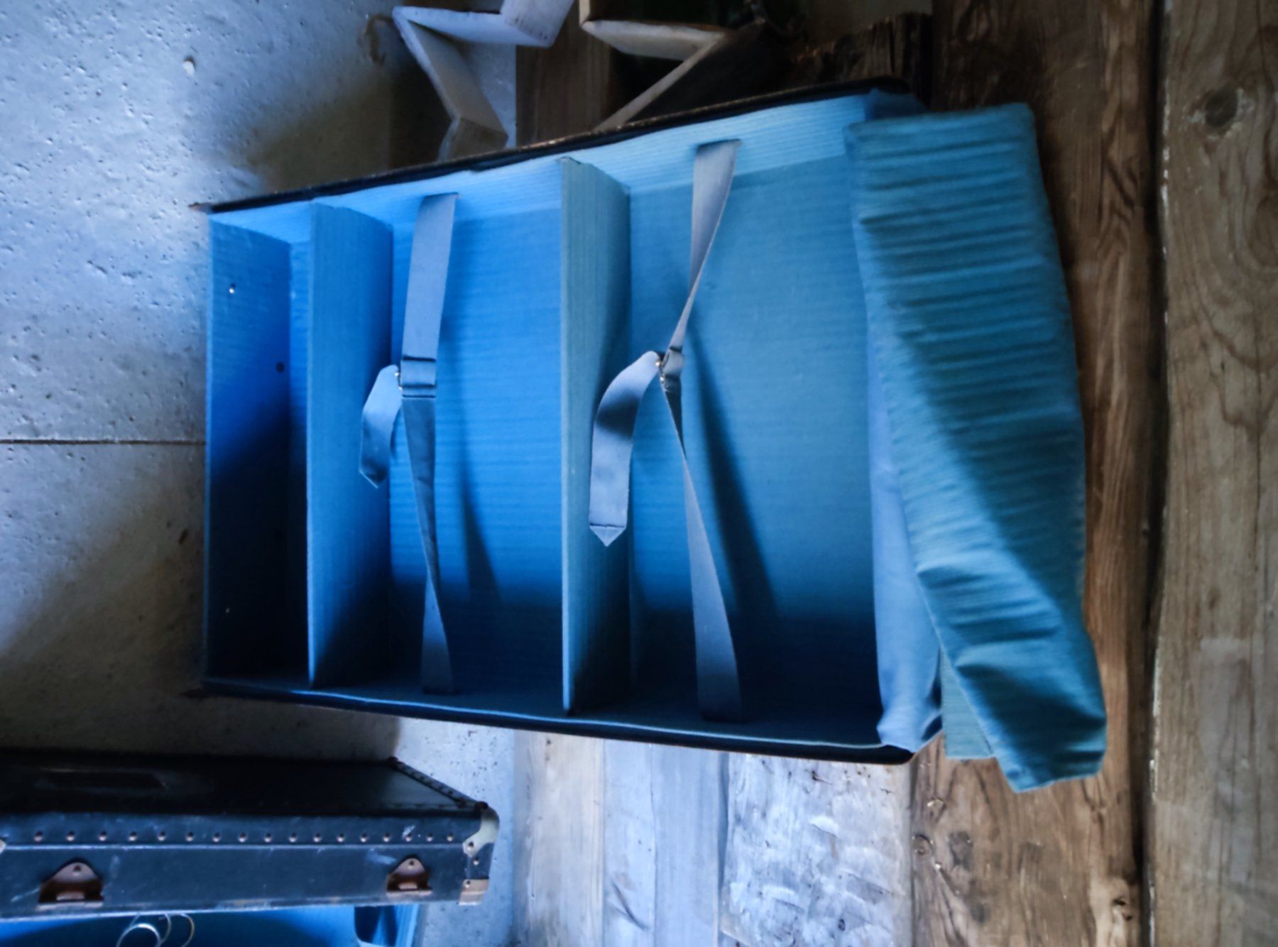 Schweizer Armee Valigie: Ancienne valise – Difettoso da Vicques venduto da prairie0809 2