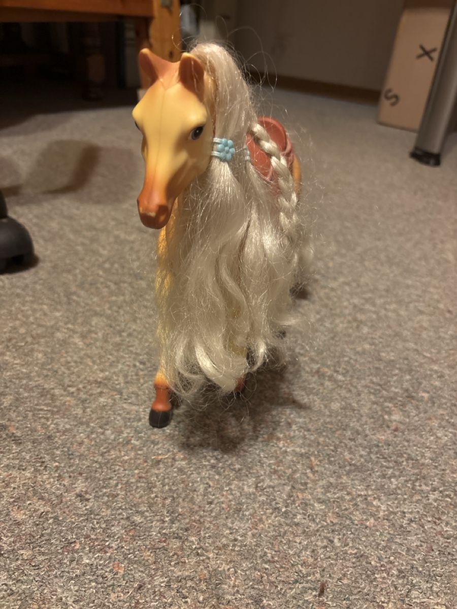 Hasbro Bambole: Cheval Barbie avec selle, marche avec piles – Usato da La Chaux-de-Fonds venduto da lea_77ly 1
