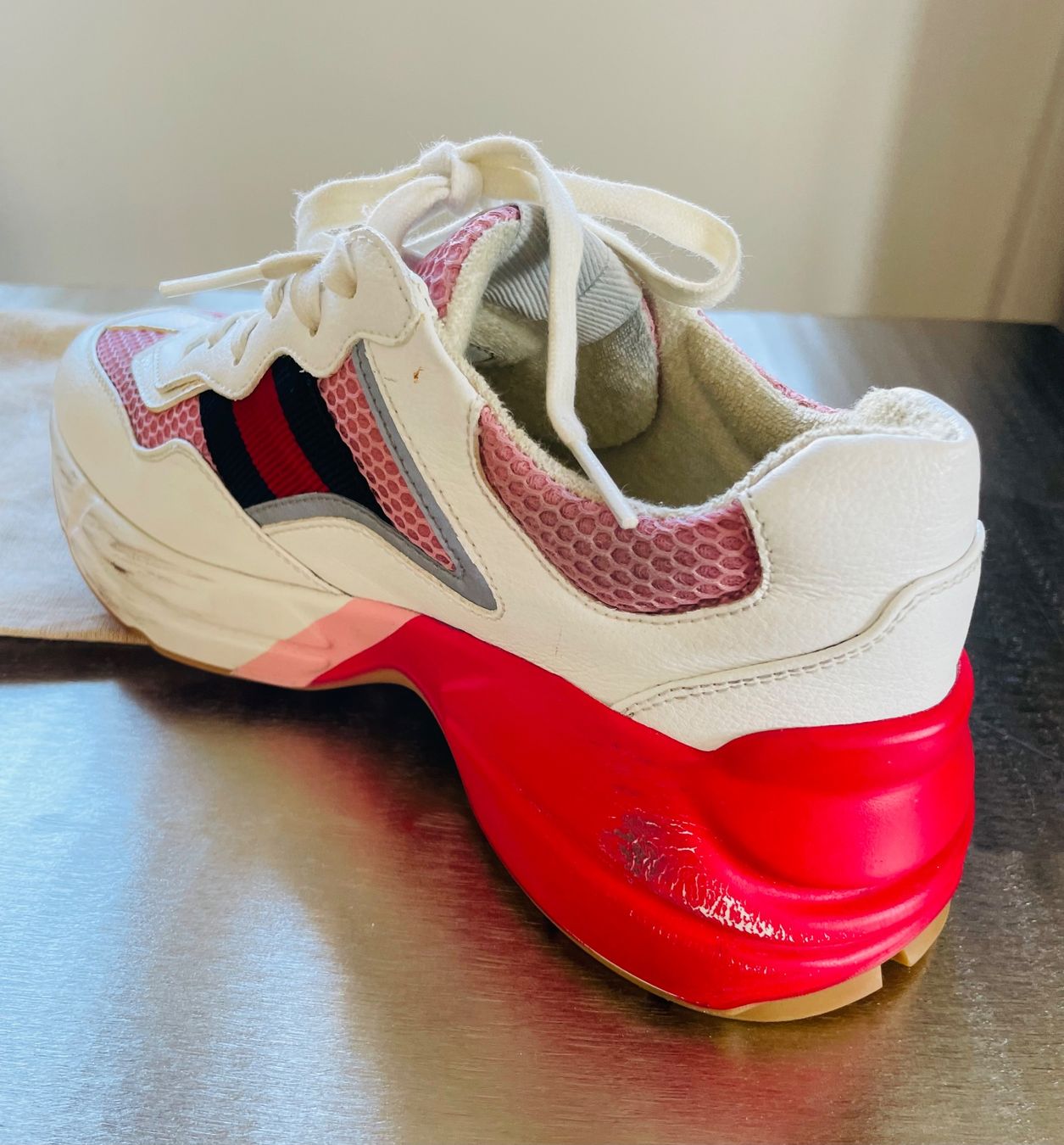 Gucci Chaussures femmes: Gucci Sneaker Damen Gr. 36 – D'occasion à St. Gallen par Bt5 8
