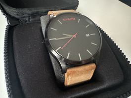 Elegante MVMT Herrenuhr mit Lederarmband