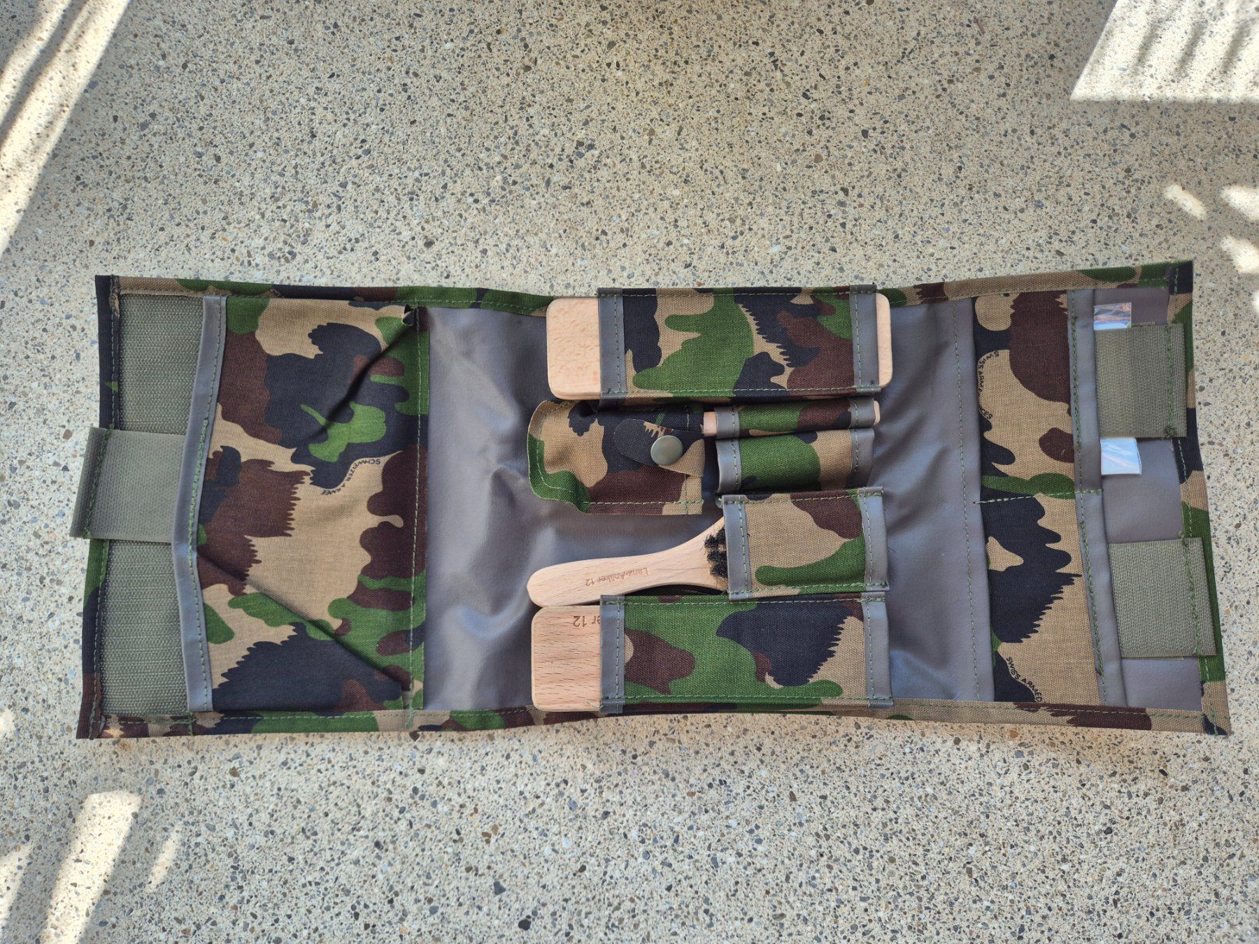 Schweizer Armee Uniformen: *** Mannsputzzeug Schweizer Armee *** – Gebraucht aus Riedholz von fr_sIruP 1