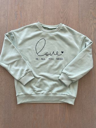 Love-Pullover in Pastellgrün - Kuschelig und Neu!