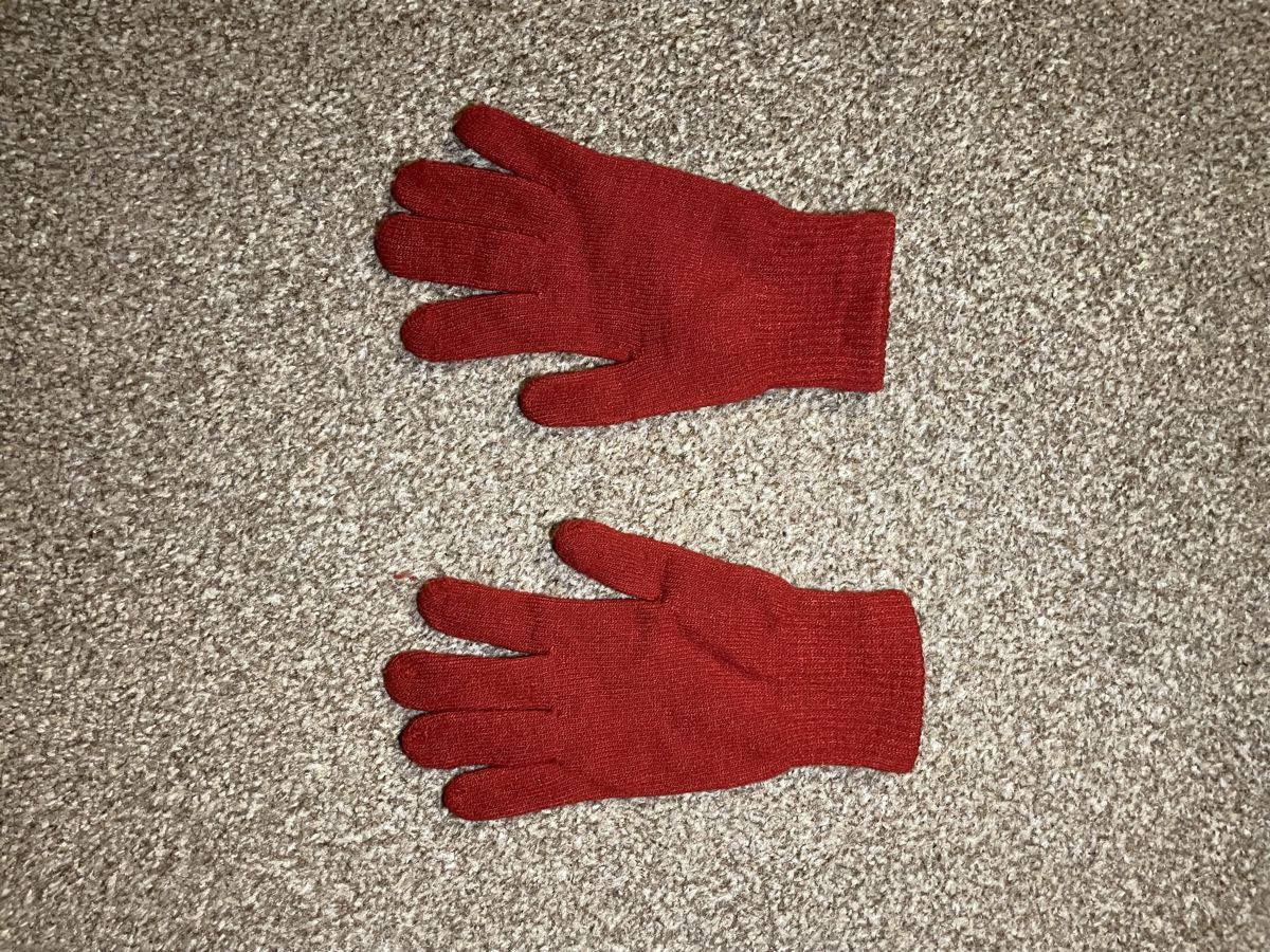 Handschuhe & Handstulpen: Gants rouges – Gebraucht aus St-Légier-Chiésaz von Athenae
