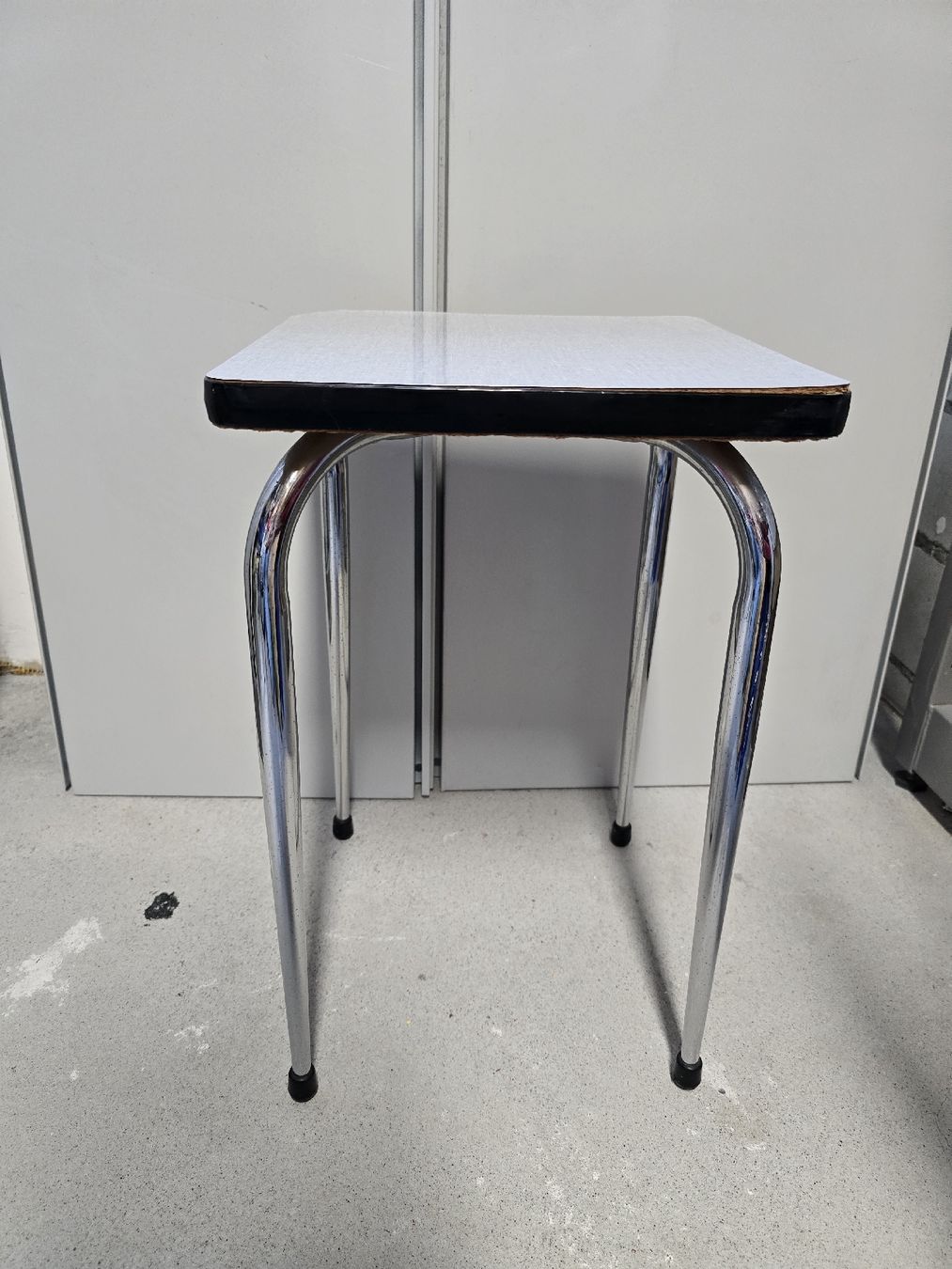 Sgabelli: Küchentaburett Hocker Küchenhocker Tabouret, vintage – Usato da Zofingen venduto da Loop_ReSale