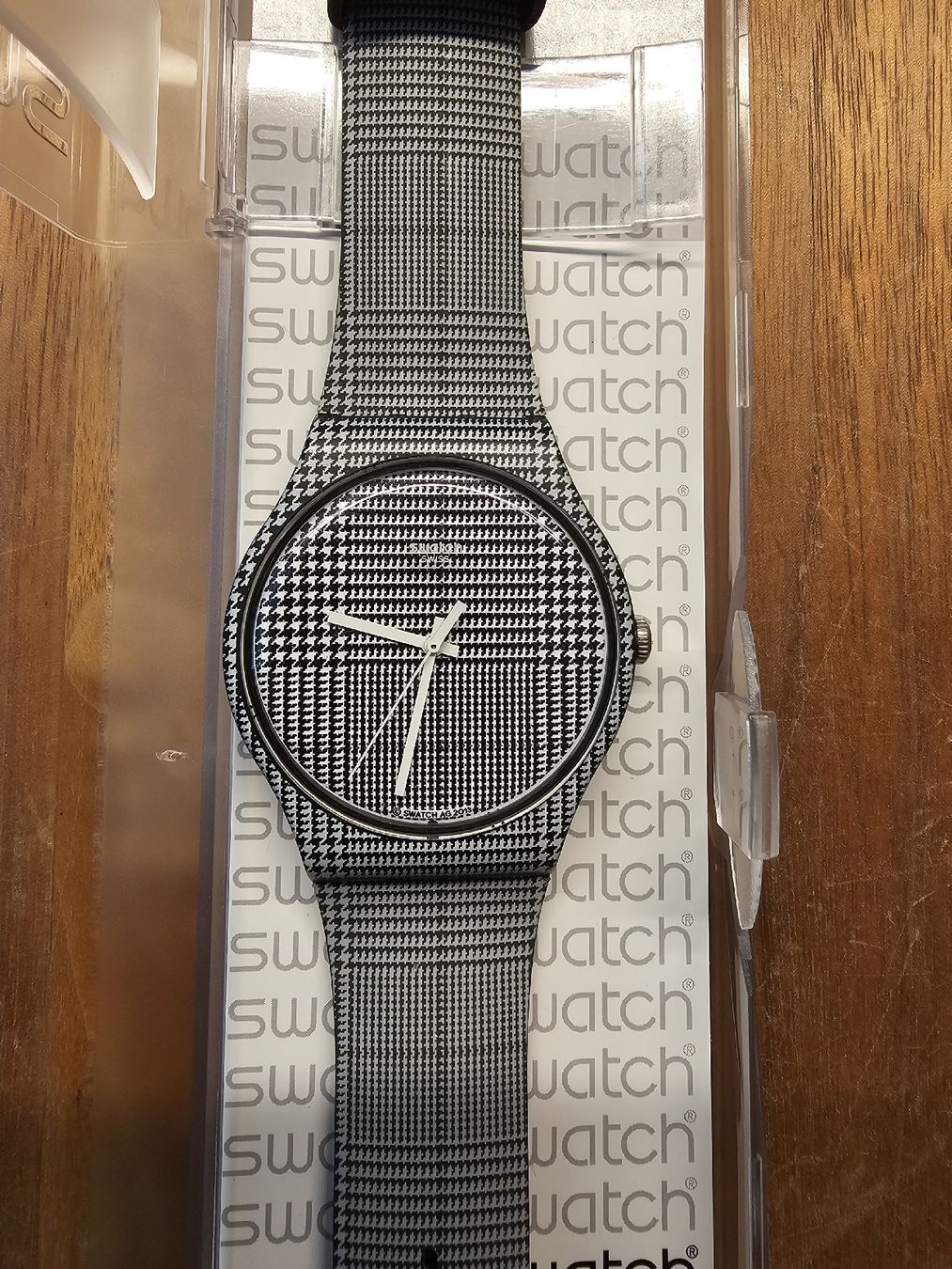 Swatch Uhren: Swatch Uhr – Neu (gemäss Beschreibung) aus Oberwil BL von 007re