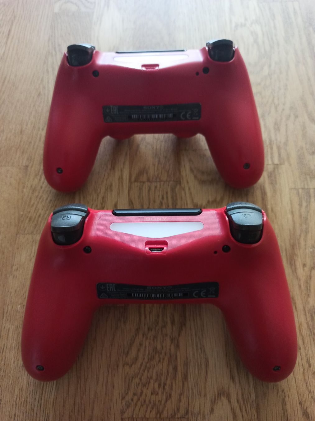 Controller: 2 x Original Controller Sony PS4 Wireless DualShock 4 V2 rot – Usato da Oberweningen venduto da mar_87mx 7