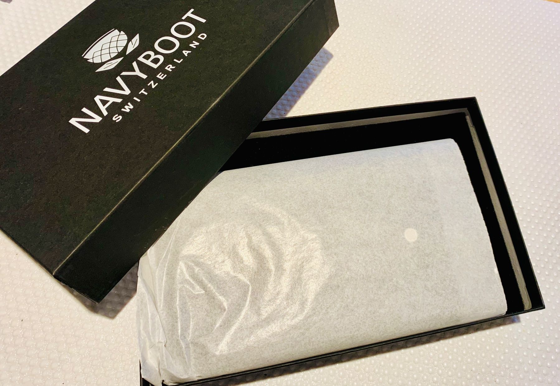 Navyboot Valigie & Borse: NAVYBOOT neuf : Étui en cuir pour passeport – Nuovo e nell'imballaggio originale da Lausanne venduto da mik_l5py 1