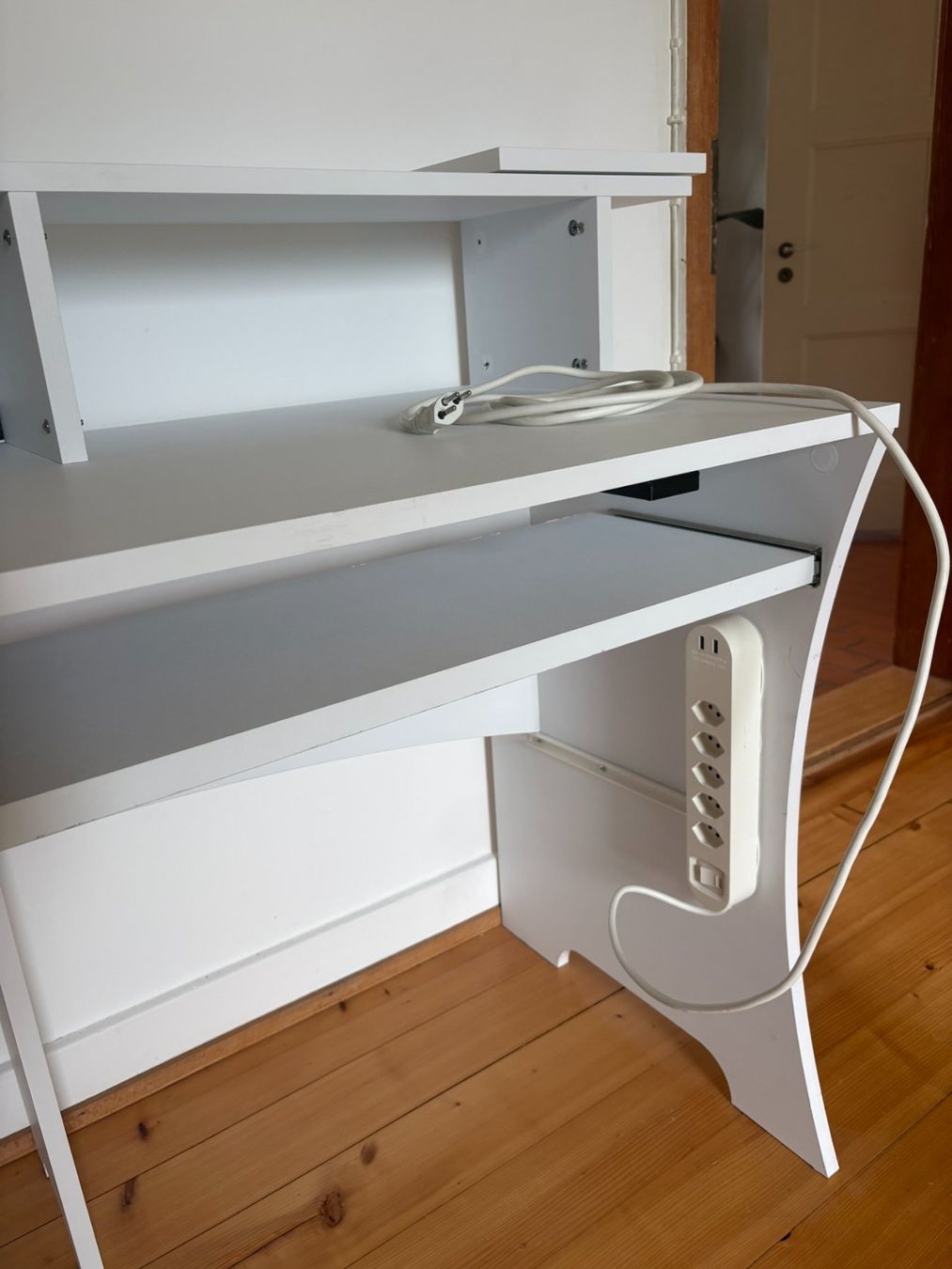 Bureaux: Weisser Schreibtisch / Studiotisch – D'occasion à Uster par eli_fnh2 1
