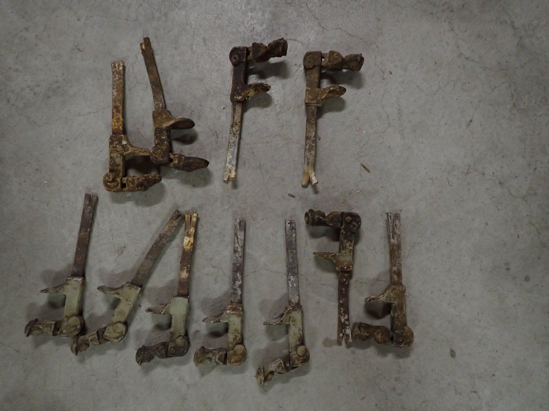 Quincaillerie: Grosse Sammlung antiker Fensterladenhalter – D'occasion à Wallisellen par Mf1000