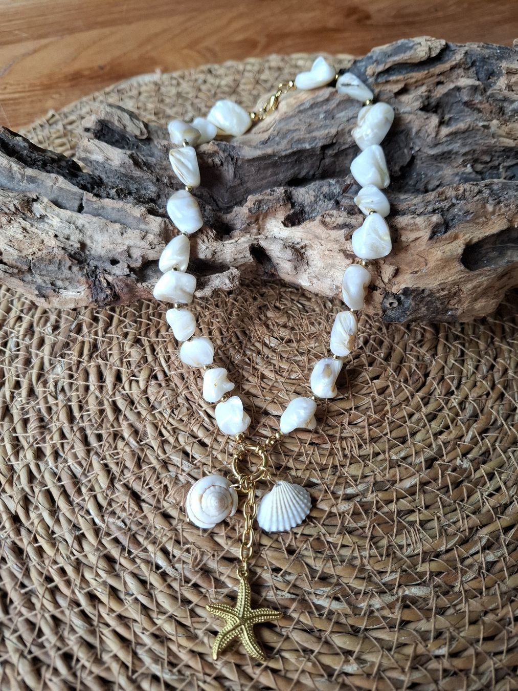 Catenine: Collier en coquillage – Nuovo e nell'imballaggio originale da Biel/Bienne venduto da Lionne72