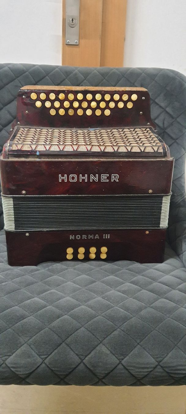 Hohner Strumenti musicali: accordéon hohner norma lll  – Usato da Pont-de-la-Morge venduto da Mirabelle0 1