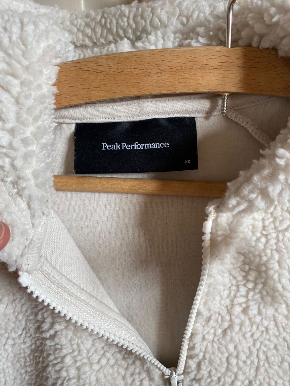 Peak Performance Maglioni & Felpe: Warmer Kapuzenpullover von Peak Performance in XS – Usato da Krummenau venduto da tanjatruetsch 2
