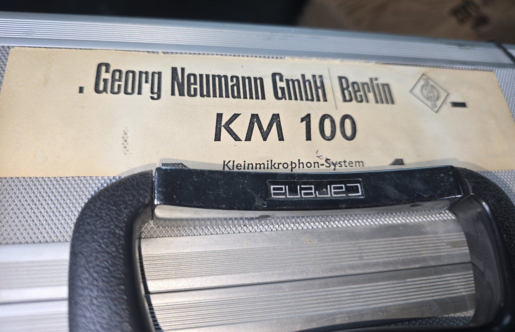 Neumann Microfoni: 2 Stück Neumann km 100 modular Kleinmicrofon mit Koffer – Usato da Erlinsbach SO venduto da Kunst-Boutique 1