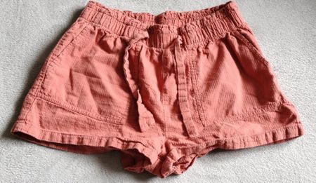 Sommerliche Korallfarbene Shorts, Grösse 158/164