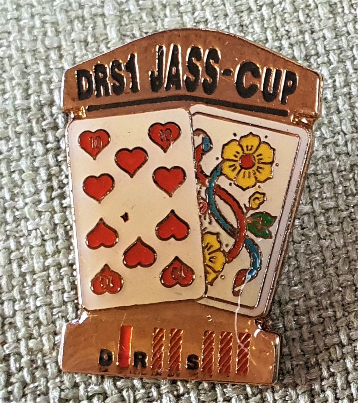 Placchette & Badge: J835 - Pin DRS 1 Jass Cup Jasskarten – Usato da Reinach BL venduto da Boston-Verkauf
