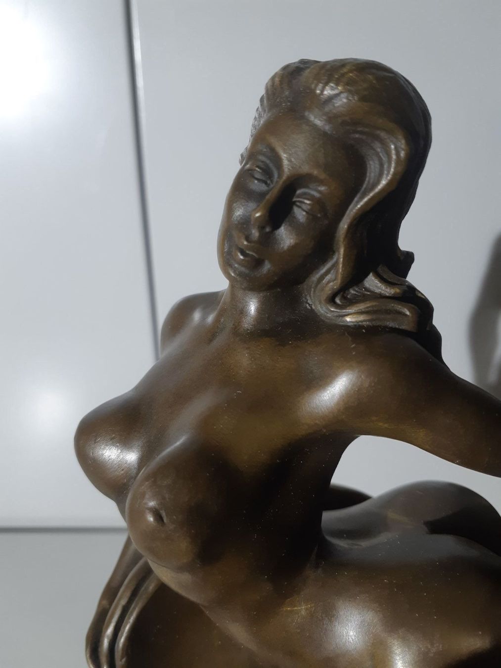 Sculture & Statue: Auf Stuhl knieender Bronze Akt – Usato da Grindelwald venduto da carro5 7