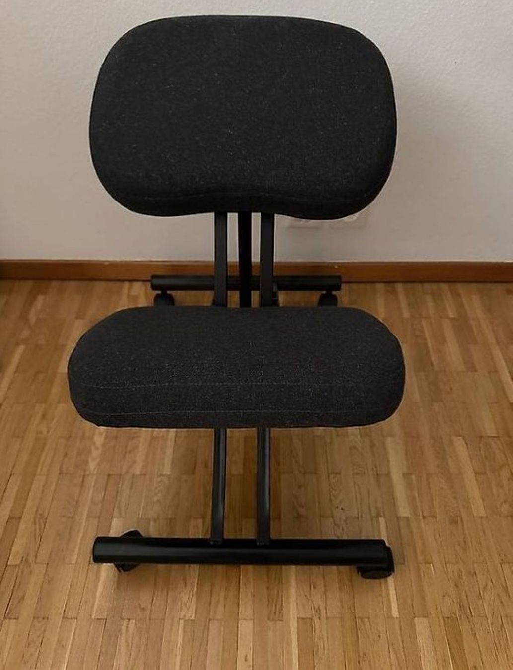 Ikea Poltrone: Kni-Stuhl Top Zustand, schwarz – Usato da Baden venduto da Jamesbrunskill