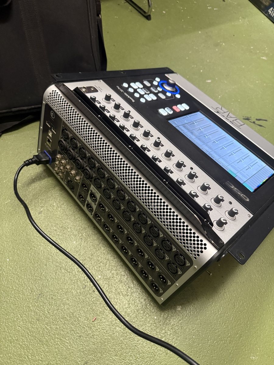 Qsc Platines de mixage: QSC Touchmix 30 Pro – D'occasion à Lyss par Nach-Bar 2