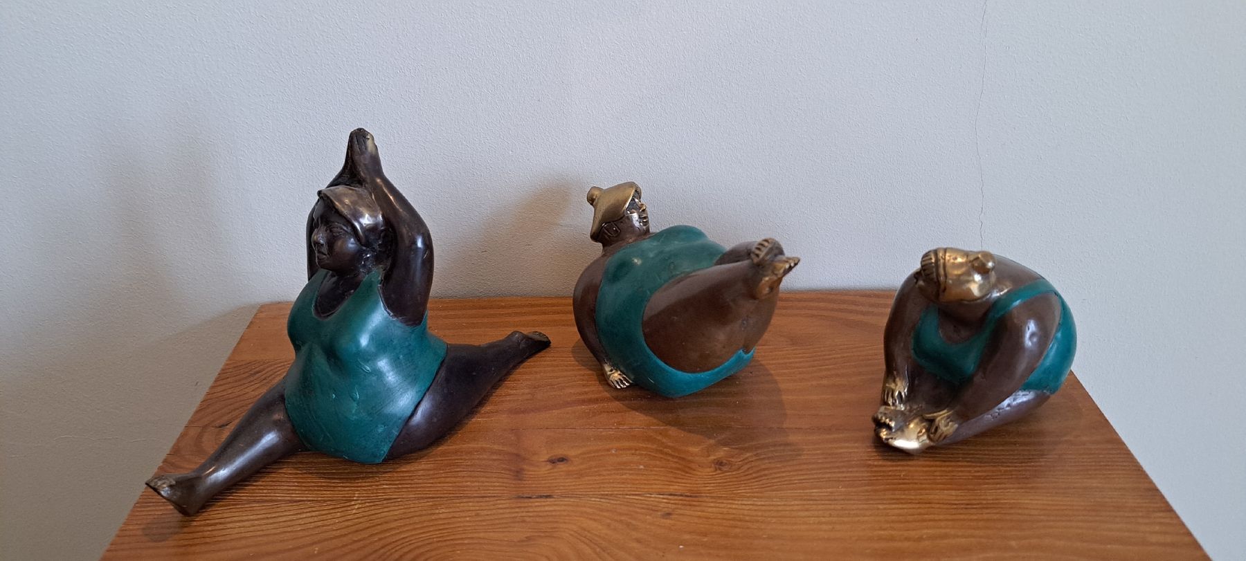 Statuette: Yoga trio statuettes en bronze – Nuovo e nell'imballaggio originale da St-Aubin-Sauges venduto da Rrrrrrrrrrr 1