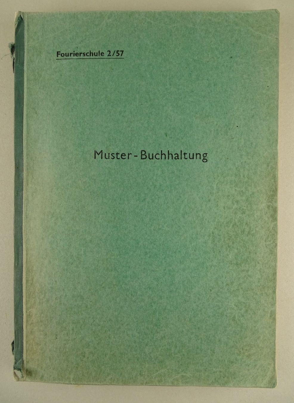 Libri: FOURIERSCHULE 2/57 MUSTER-BUCHHALTUNG, MILITÄR – Usato da Grüningen venduto da Kartensammler