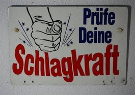 Aluminiumschild Prüfe deine Schlagkraft