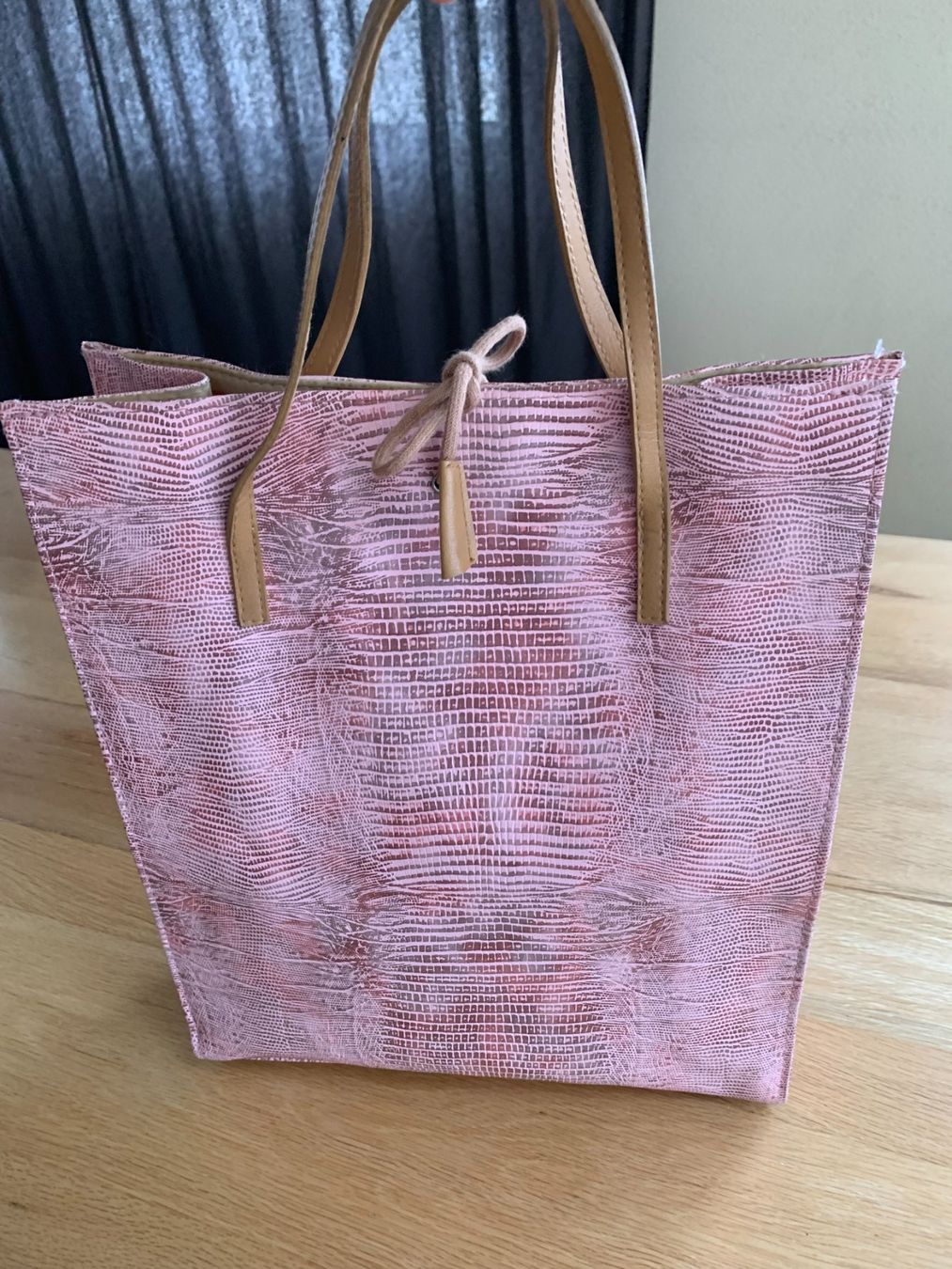 Taschen für Damen: Tasche rosa in Krokodiloptik – Gebraucht aus Nendeln von smile020