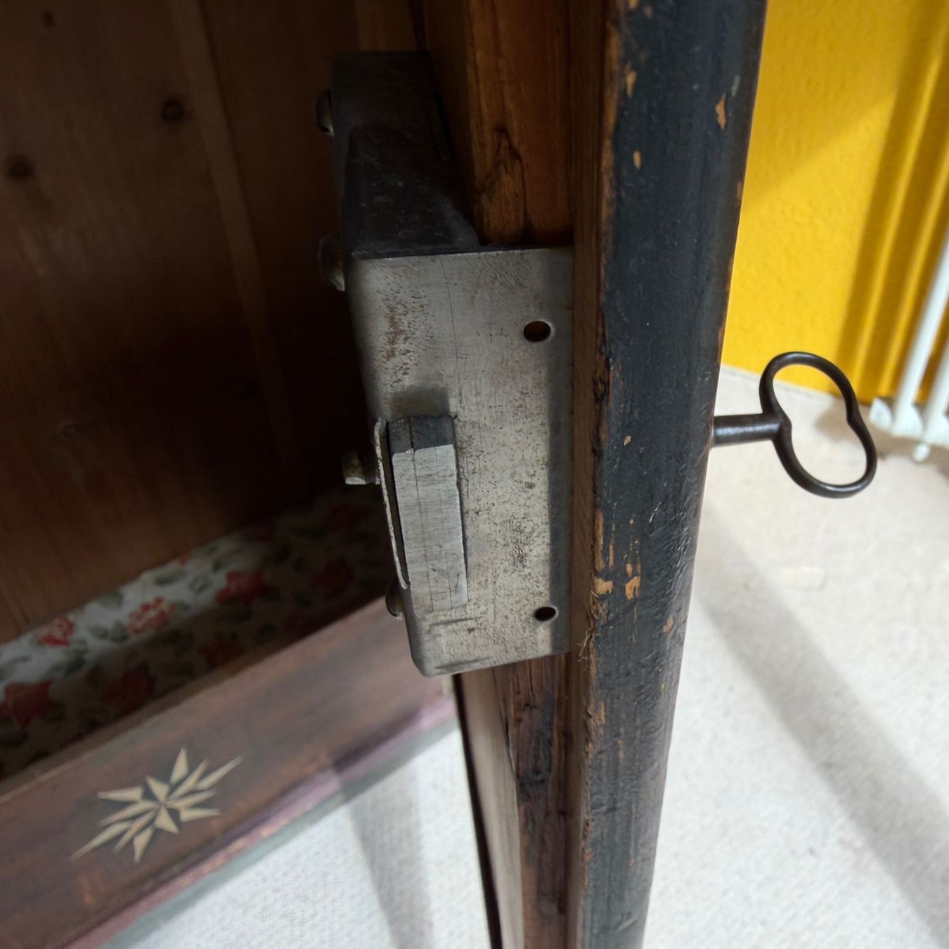 Schränke: |•|  Bemalter Schrank um 1820 – Gebraucht aus Schlieren von Freundlich02 8