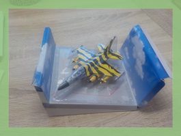Flugzeug Modell gelb schwarz gestreift Schuco Neu