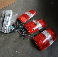 3 feux arrière et 1 phare neuf Chevrolet Tahoe 2000-2006