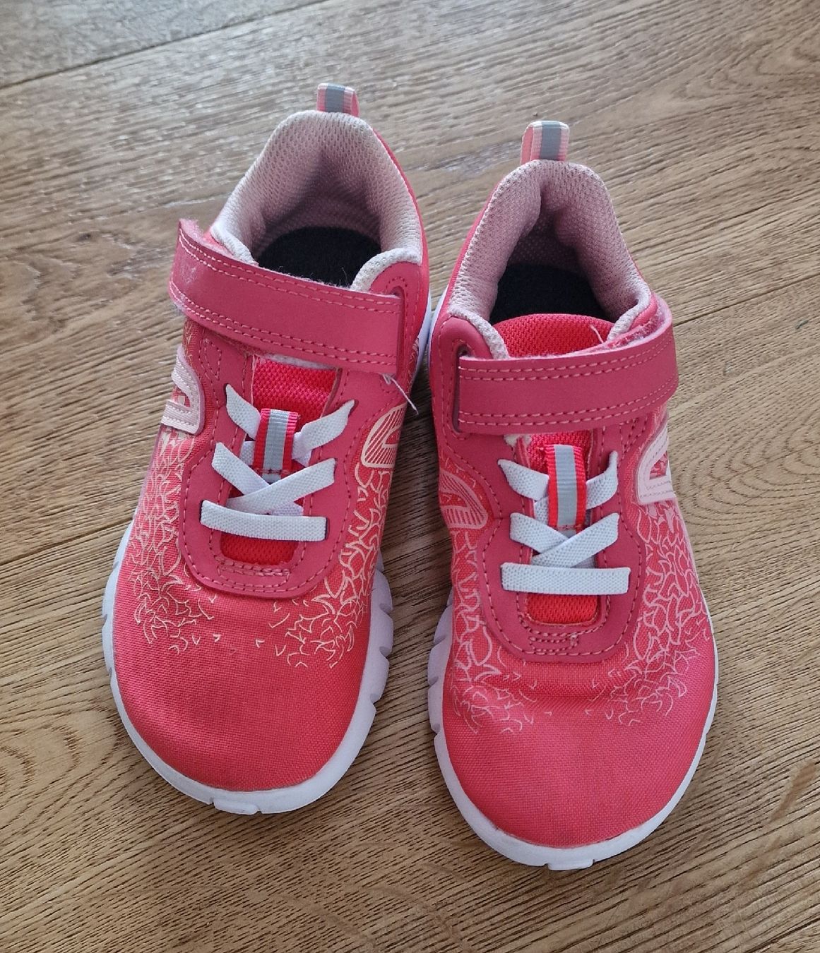 Decathlon Scarpe per ragazze: Sportschuhe gr 28 – Usato da Emmenbrücke venduto da Nadmorebiti