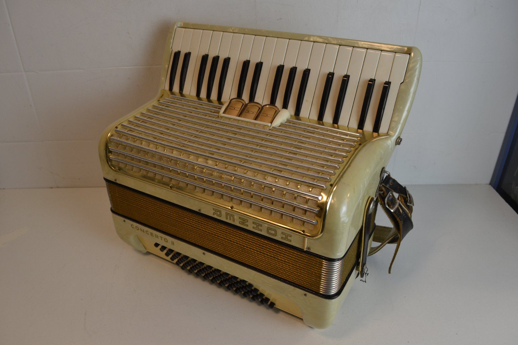 Hohner Musikinstrumente: Akkordeon chromatisch Hohner Concerto II – Gebraucht aus Zürich von baumusik 2