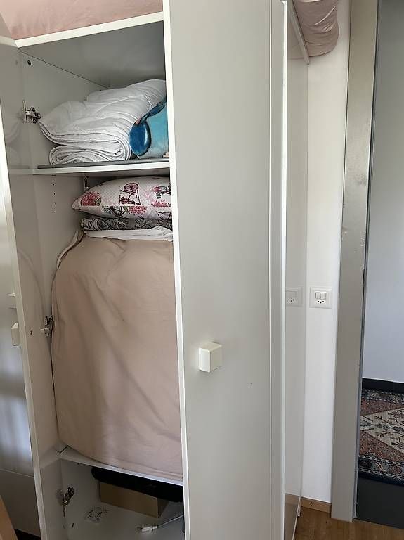 Armoires: Dreitüriger Kleiderschrank  – D'occasion à Muttenz par Kral55 2