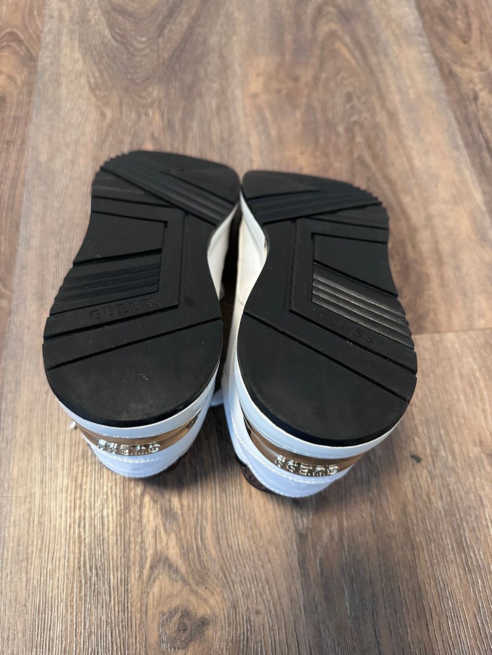 Guess Scarpe da donna: Guess Sneaker weiss – Usato da Dürrenäsch venduto da Rena7 3