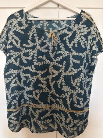 Bluse Nile Grösse M mit Blattmuster und Spitze