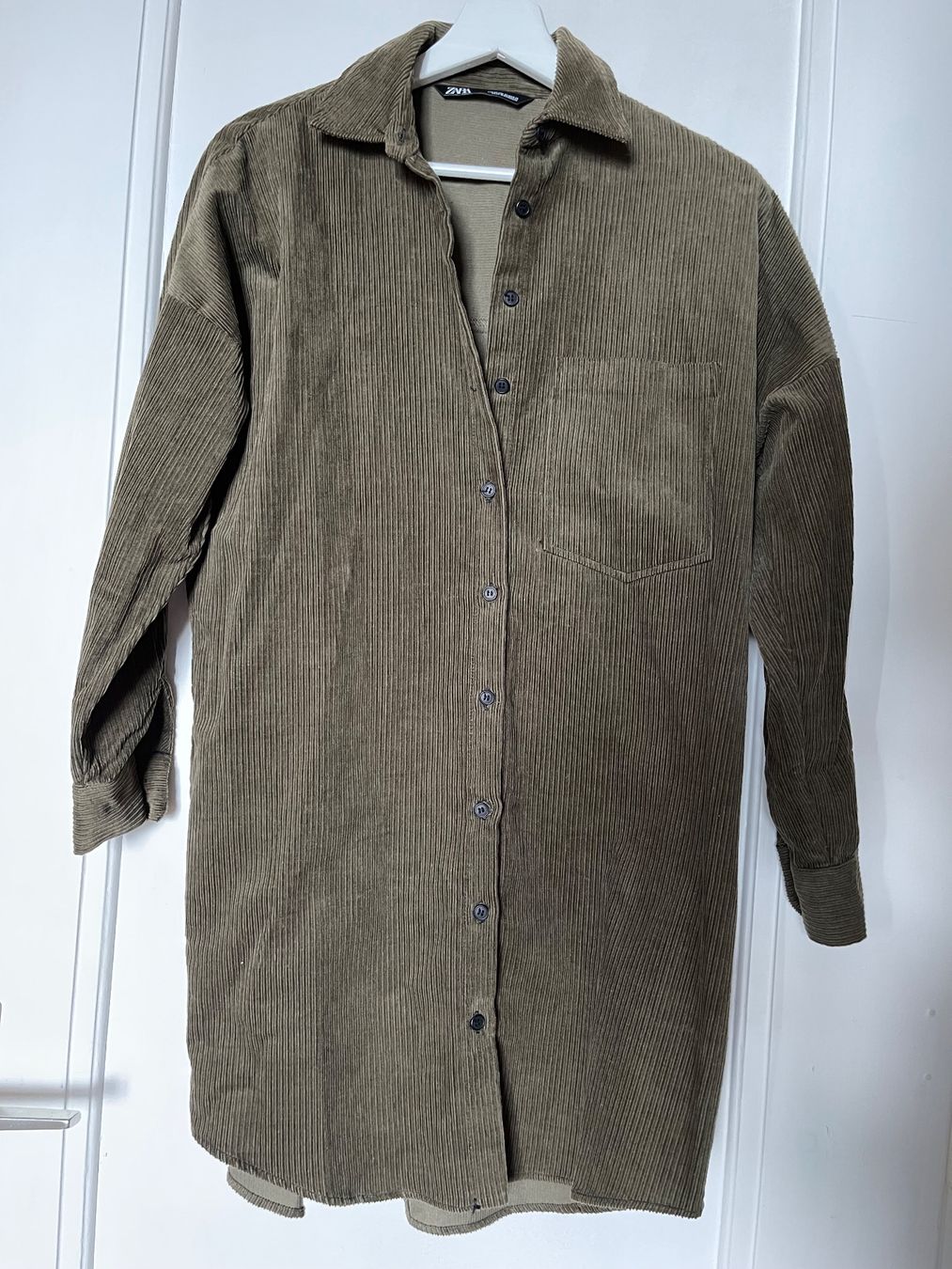Zara Chemisiers: Chemise longue velours côtelé – D'occasion à Territet par Estelle_elletsE