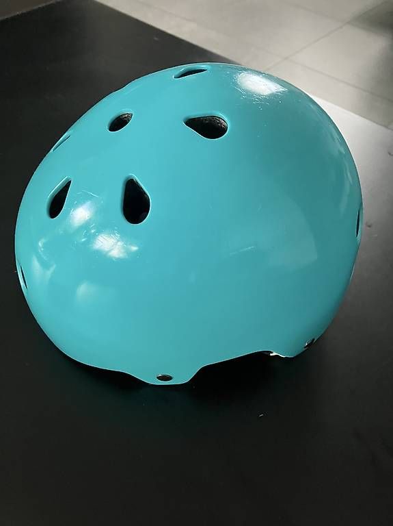Casques: Casque vélo enfant  – D'occasion à Vandoeuvres par ann_lq5h