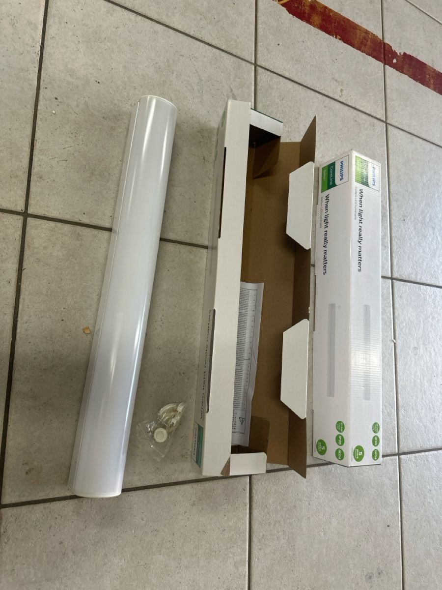 Philips CoreLine Batten LED Leuchte 600mm 17W 2200lm neu (Neuf avec ...