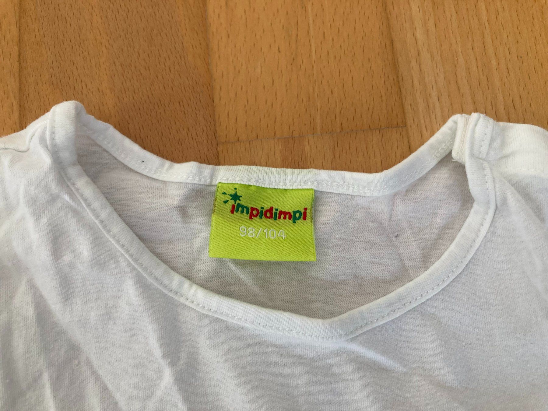 Camicette, T-shirt & Top: T-Shirt mit Herz – Usato da Muttenz venduto da Juvenile33 4