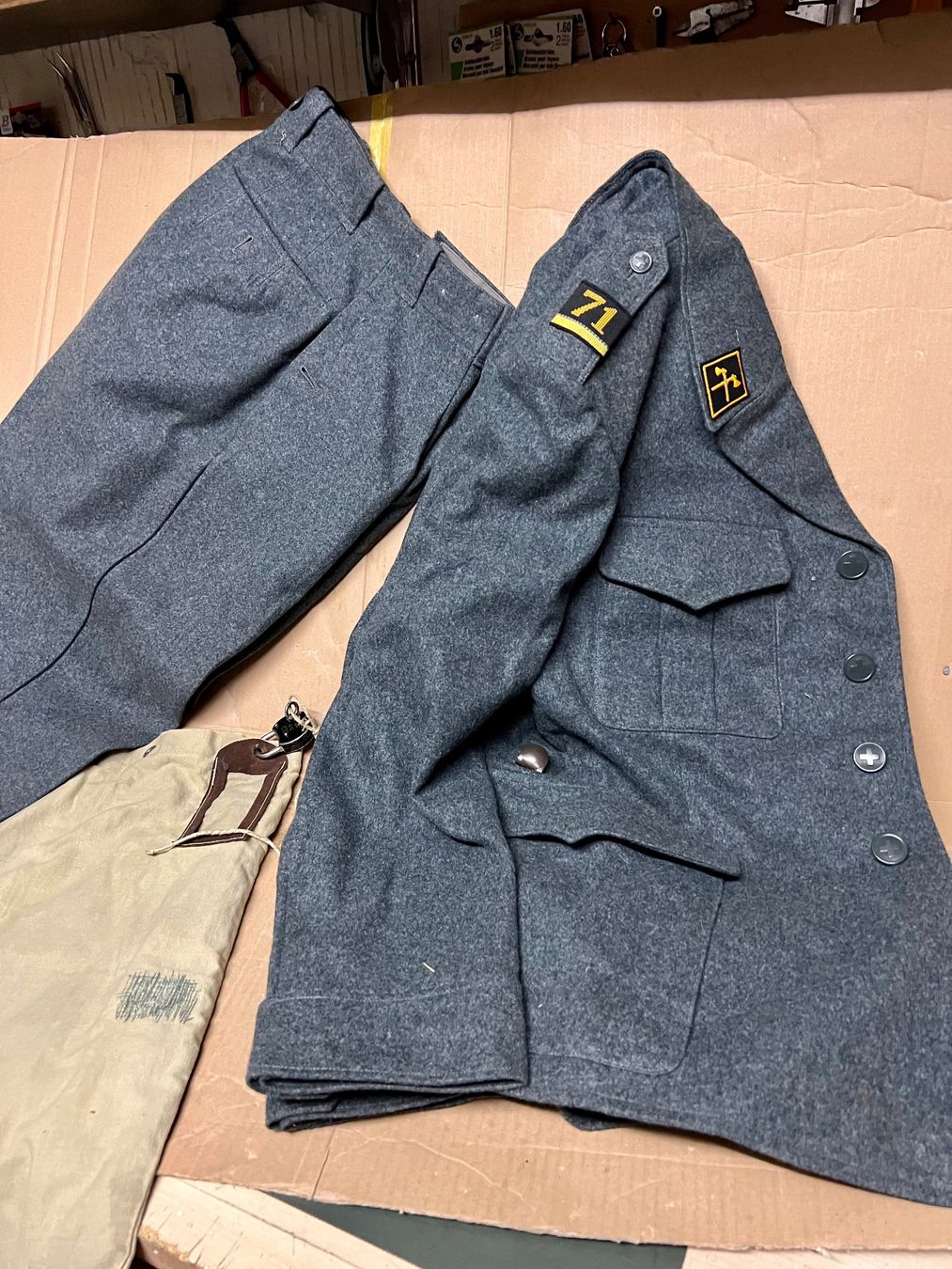Uniformen: Militär Uniform und Sack – Gebraucht aus Belp von ch1999
