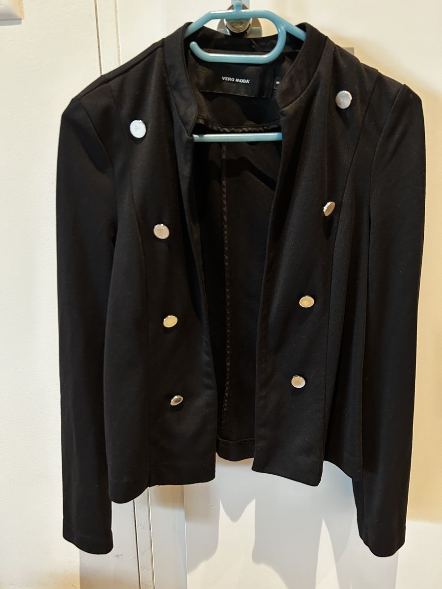 Vero Moda Jacken: Schwarzer VERO MODA Blazer Grösse 34 🖤 – Gebraucht aus Sursee von ramona0406