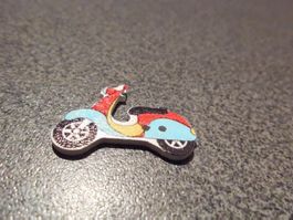 Knopf Vespa rot/blau