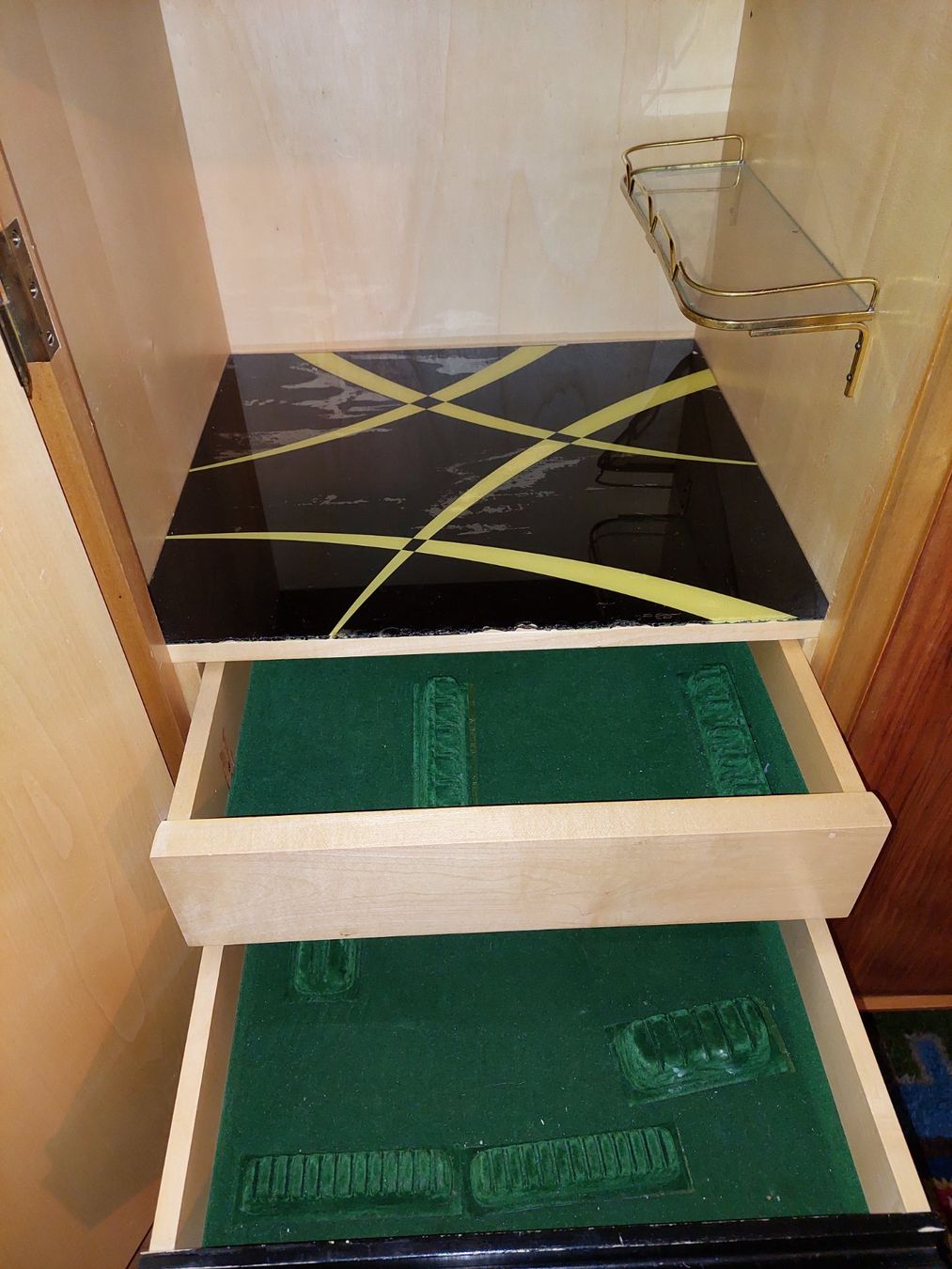Kommoden: Sideboard aus Echtholz mit Schubladen, gebraucht – Gebraucht aus Menziken von sim_yjs5 2