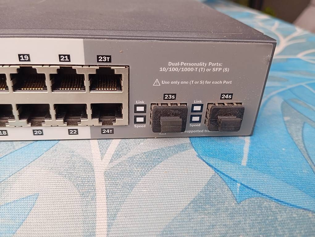 Hub & Switch: Switch HP 24 porte  – Usato da Pambio-Noranco venduto da sam_5ggb