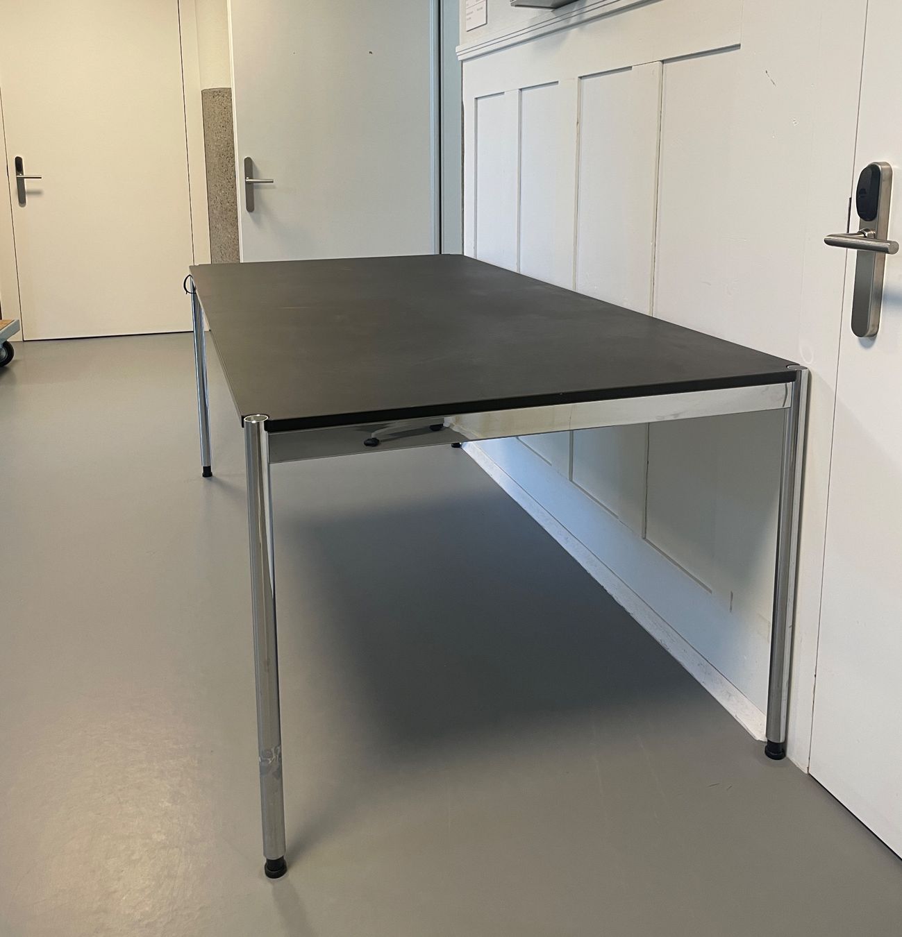 USM Tavoli: USM Haller Tisch 200 X 100 – Usato da Davos Dorf venduto da PMODWRC 2