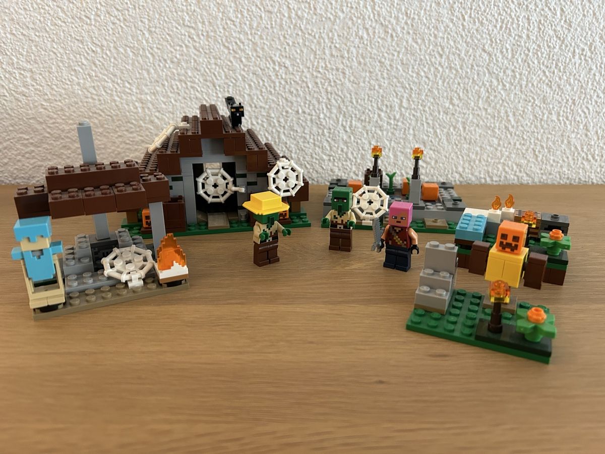 Lego Spielzeuge: Lego Minecraft Das verlassene Dorf 21190 – Gebraucht aus Naters von Gemschhtte