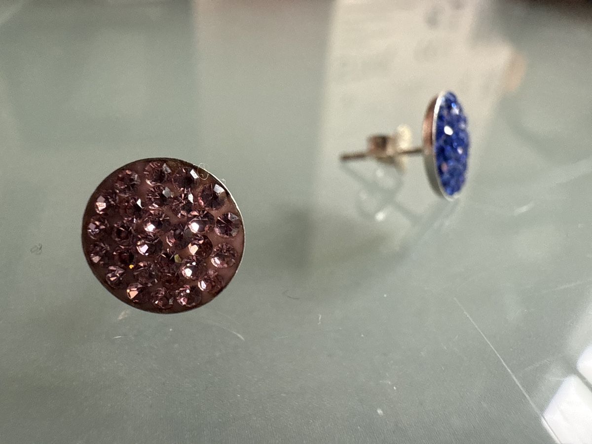 Ohrringe & -stecker: Funkelnde Ohrstecker: Blau und Rosa – Gebraucht aus Weiningen ZH von -Adenin- 5