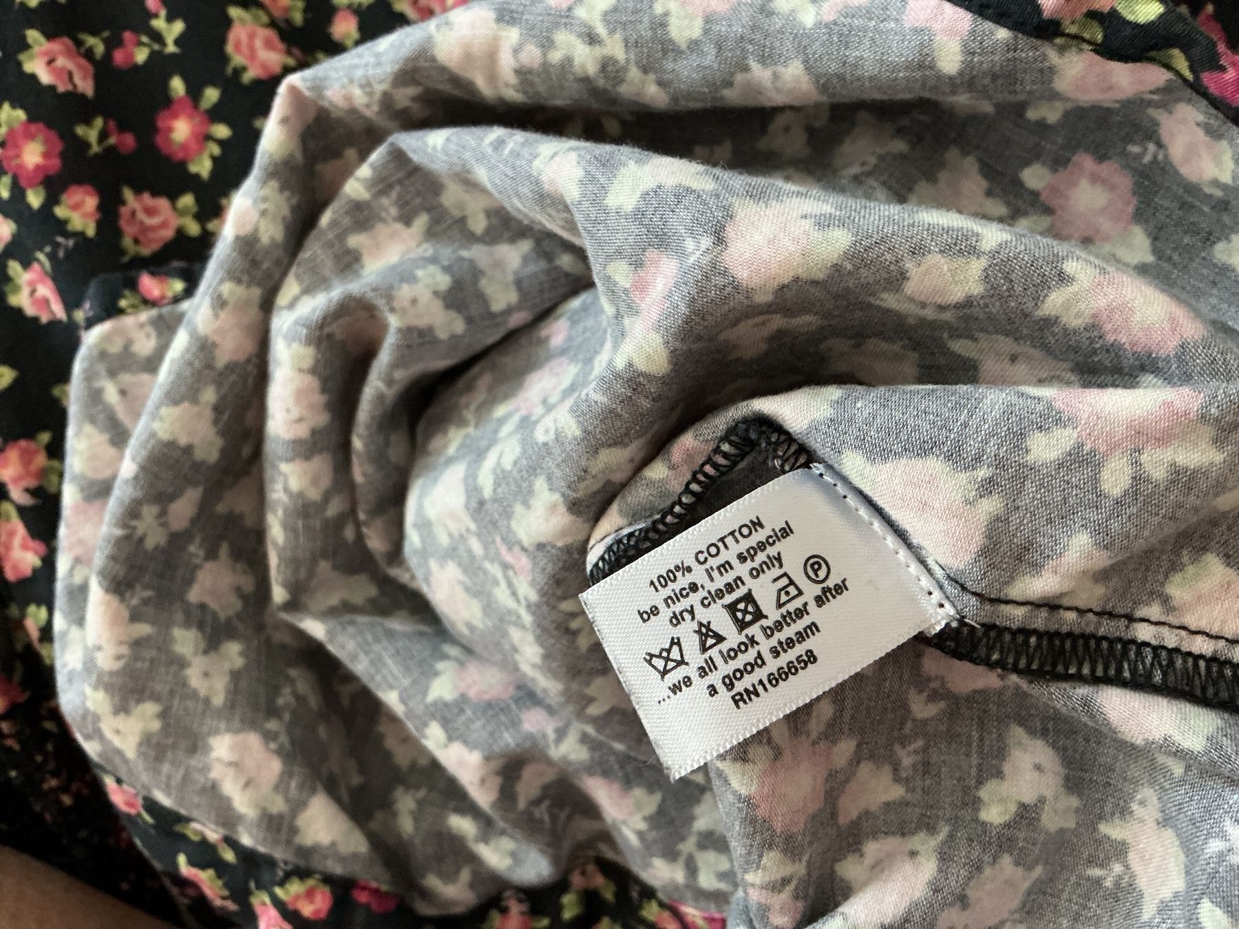 Camicette: Wunderschöne Bluse mit Rosenmuster – Usato da Triesen venduto da boston7 3