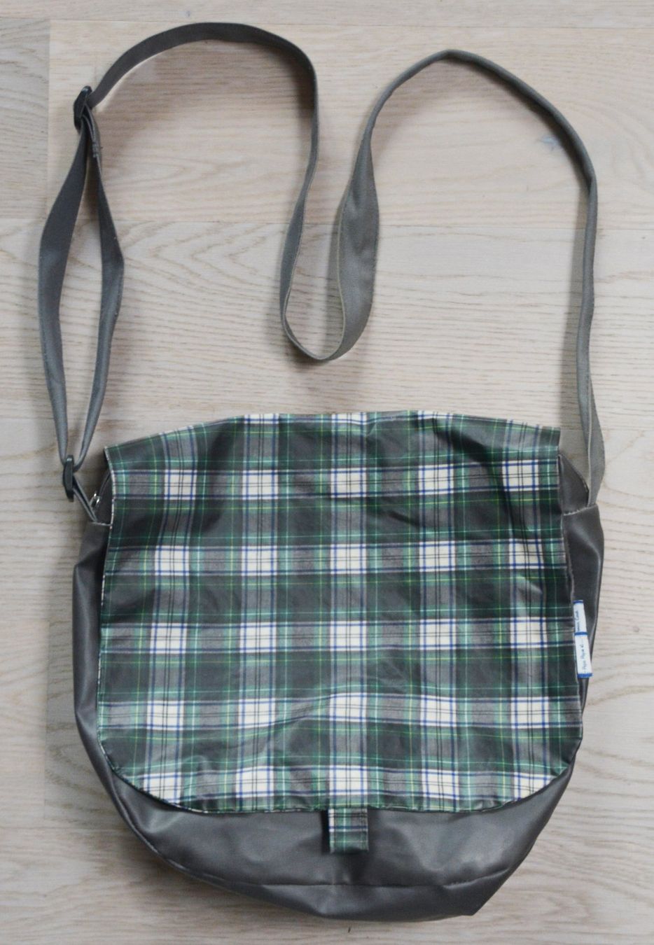 Borse da donna: Kunststoff Tasche/Umhängetasche – Usato da Niederhasli venduto da littledrop 2